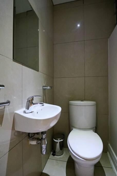 Upmarket Sandton Hydro Park Apartments ヨハネスブルグ エクステリア 写真