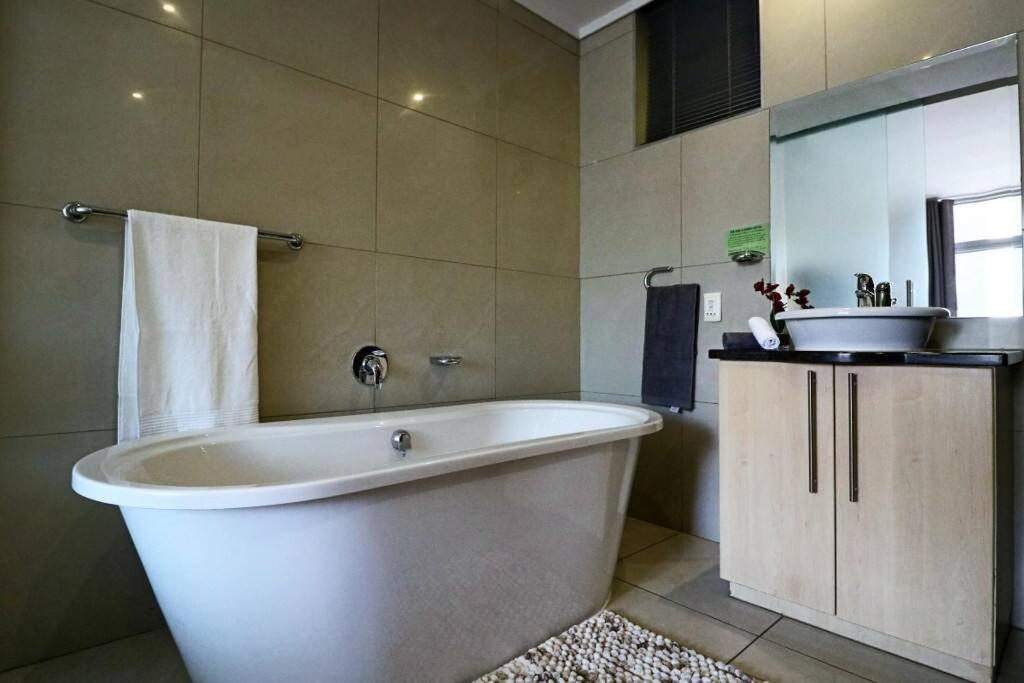 Upmarket Sandton Hydro Park Apartments ヨハネスブルグ エクステリア 写真