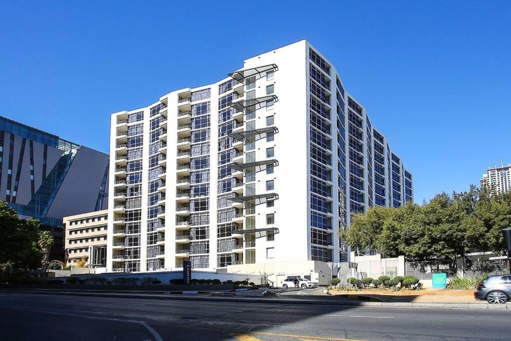 Upmarket Sandton Hydro Park Apartments ヨハネスブルグ エクステリア 写真